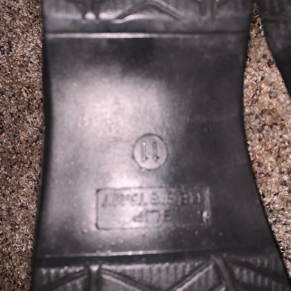 Non-slip nursing shoes